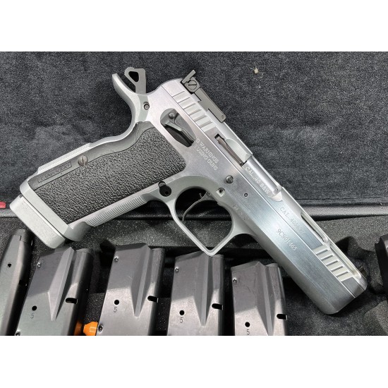 Tanfoglio Stock II 40SW SAO 5" Slide Bull Barrel LF 6 Mags.